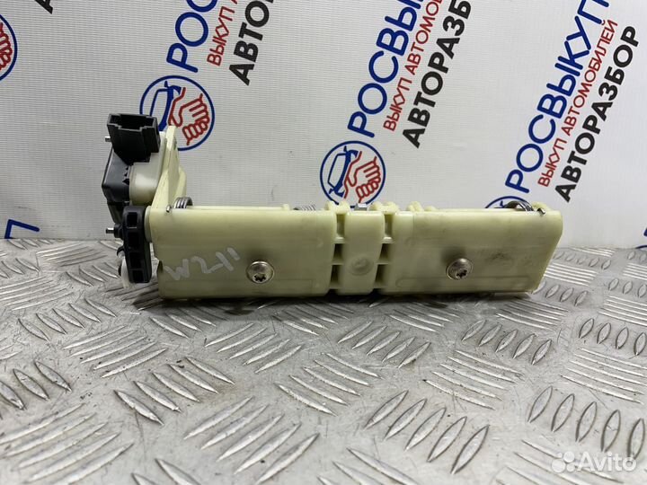 Подголовник Mercedes-Benz E-класс