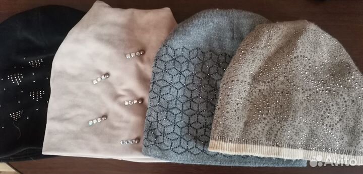 Шапки женские со стразами 4шт