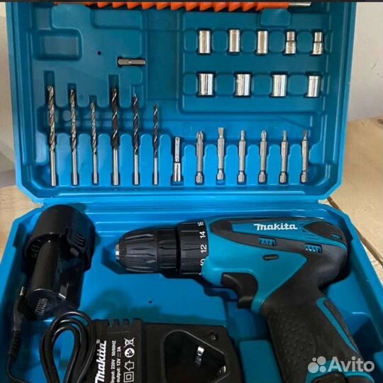 Аккумуляторный шуруповерт Makita 12v с набором