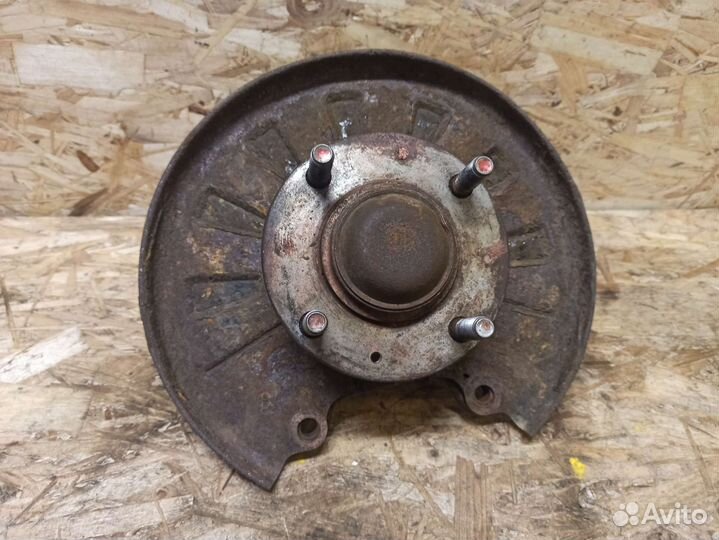 Кулак задний левый Kia Cerato 1