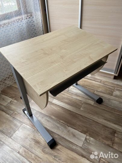 Школьная парта