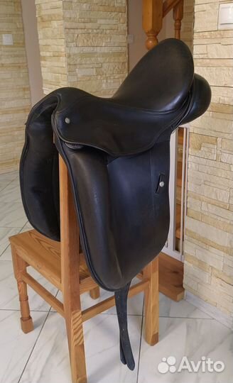 Выездковое седло с монокрылом Max Benz 17,5/31