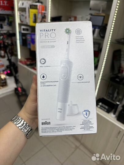 Электрическая зубная щетка Braun Vitality Pro