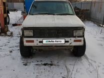 Nissan Datsun 2.3 MT, 1988, битый, 300 000 км, с пробегом, цена 380 000 руб.