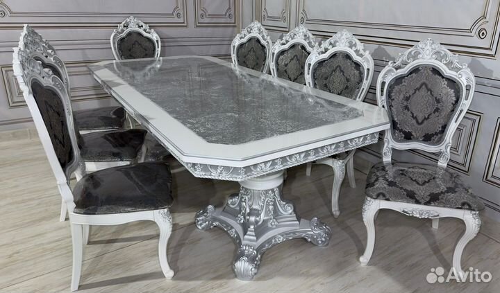 Стол со стульями