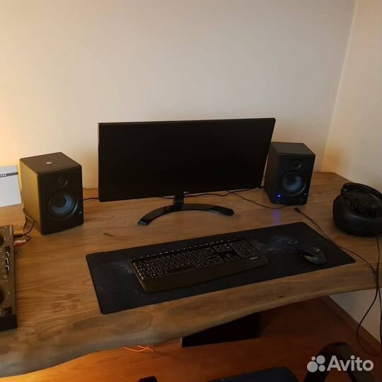 Компьютерный стол в стиле лофт