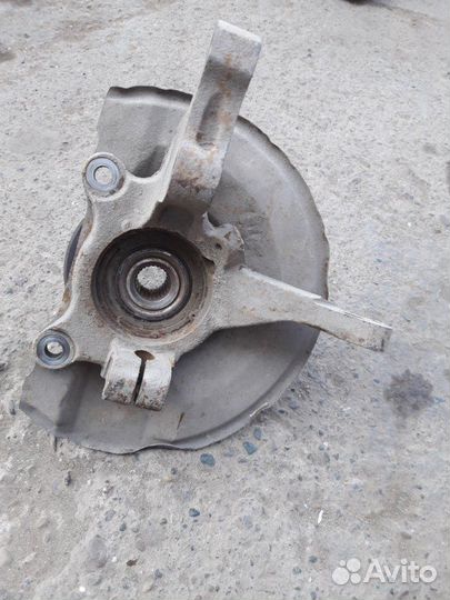 Кулак поворотный передний правый Mitsubishi Lancer