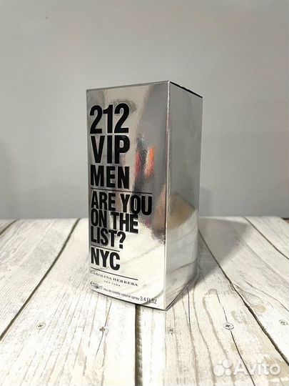 Парфюмерия мужская Carolina Herrera 212 VIP Men