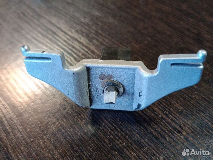 Замок лючка бензобака Мицубиси Лансер 9