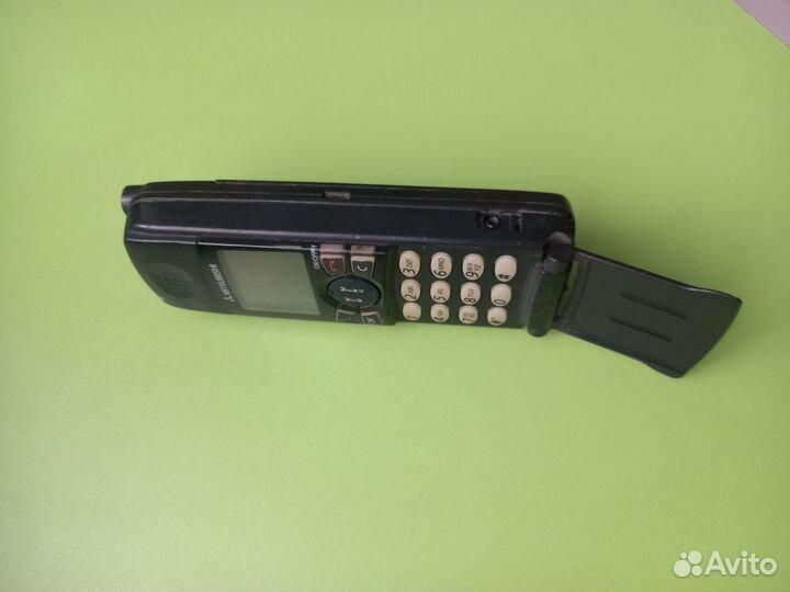 Мобильный телефон из 90х