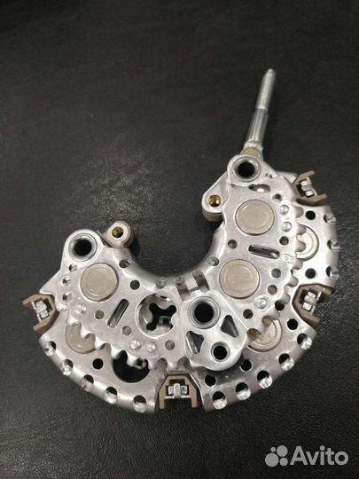 Диодный мост генератора Toyota - UTM (EN6947A)