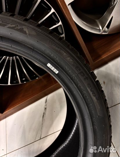 Hankook Winter I'Cept Evo 3 W330 255/40 R20 и 295/35 R20 105W