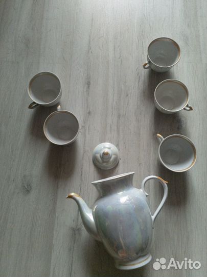 Кофейные чашки с блюдцами