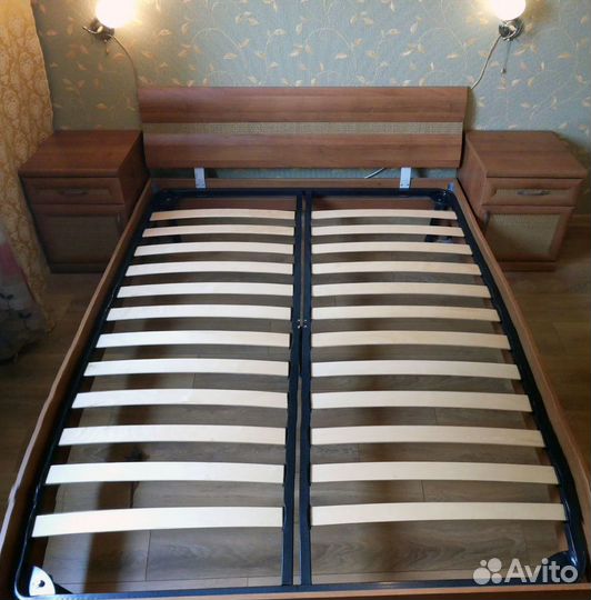 Кровать двуспальная с 2 тумбочками