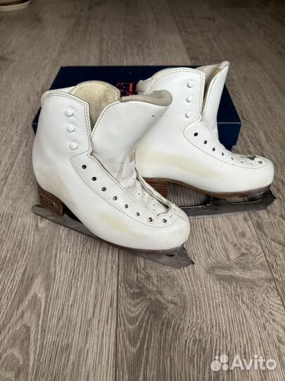 Фигурные коньки risport