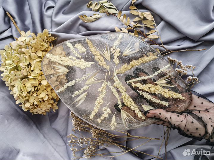 Подставка из эпоксидной смолы с сухоцветами