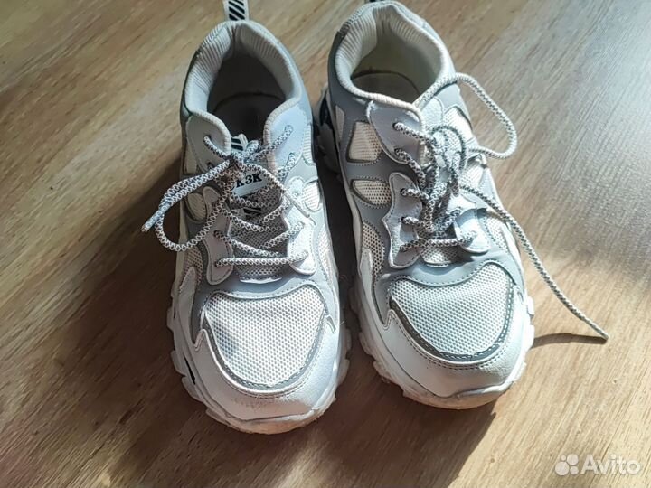 Кроссовки для девочки