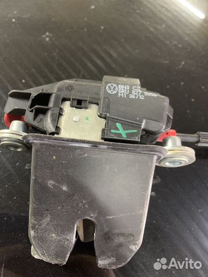 Volkswagen polo sedan замок багажника