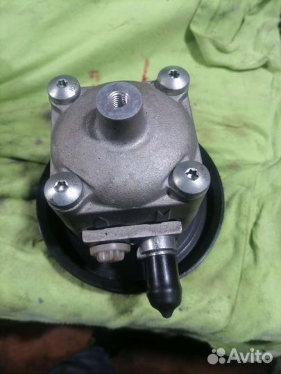 Насос гидроуселителя