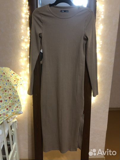 Платье лапша с разрезом коричневое бежевое