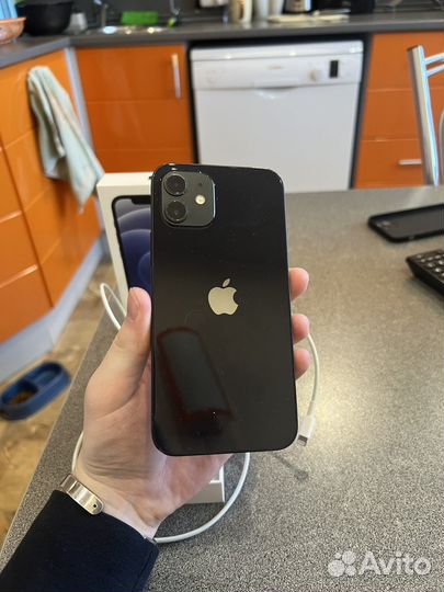 iPhone 12, 64 ГБ