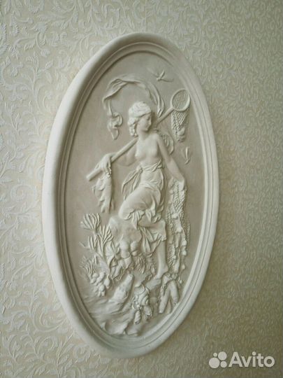 Барельеф Рыбачка