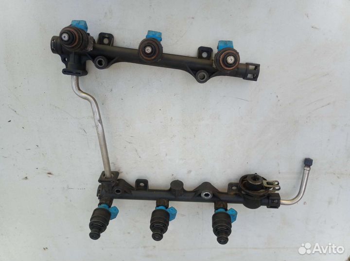 Топливная рампа с форсунками Rover 75 2.0 20k4f v6