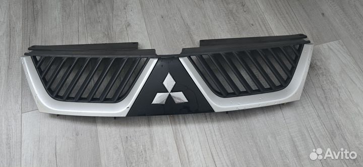 Решетка радиатора 7450А037 mitsubishi outlander xl