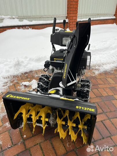 Снегоуборщик champion st1376Е