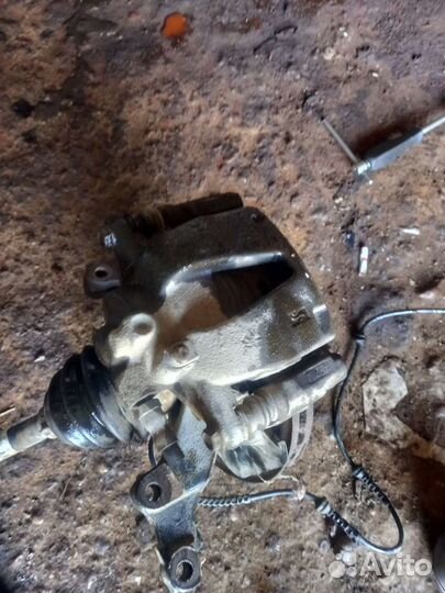 Суппорт тормозной передний правый Opel Corsa D