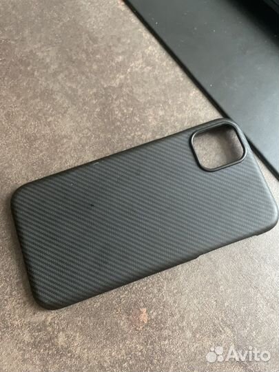 Карбоновый чехол на iphon11 от фирмы pitaka