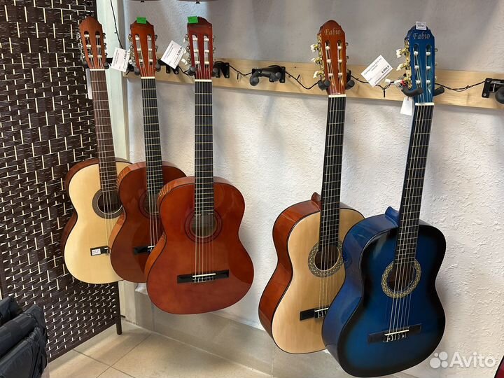 Гитара новая