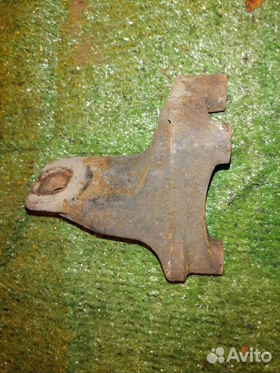 Кронштейн опоры двс правый 12315-28020 Toyota Esti