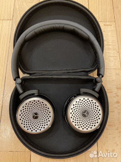 Беспроводные наушники akg p104