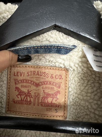 Джинсовая куртка levis