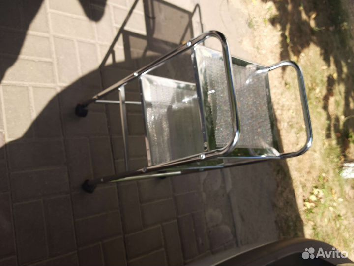 Этажерка металлическая на колесиках