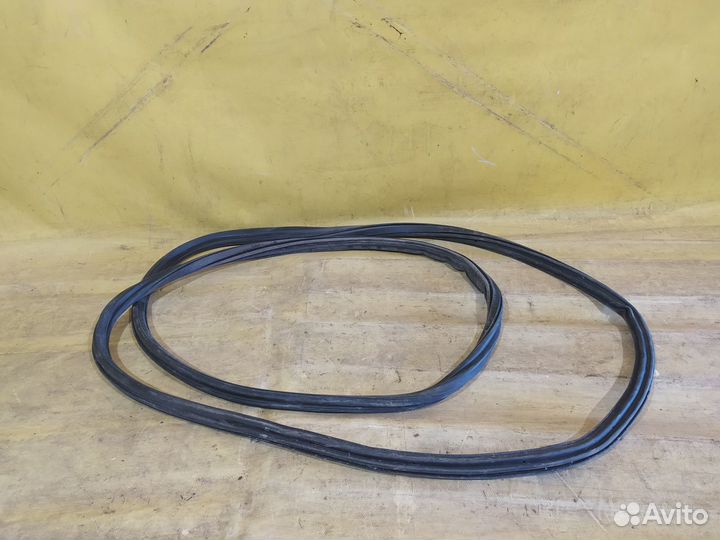 Уплотнитель багажника audi Q7 4L Ауди кью 7