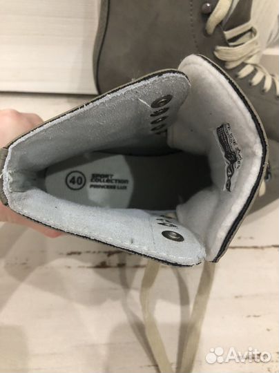 Коньки женские 40