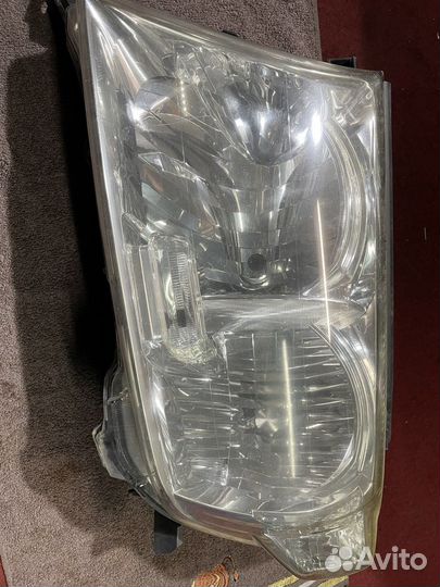 Фара левая lc200