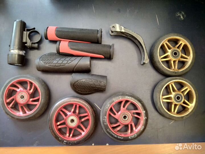 Колеса, грипсы и аксессуары на трюковой самокат