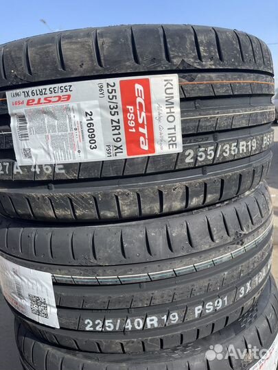 Kumho Ecsta PS91 225/40 R19 и 255/35 R19