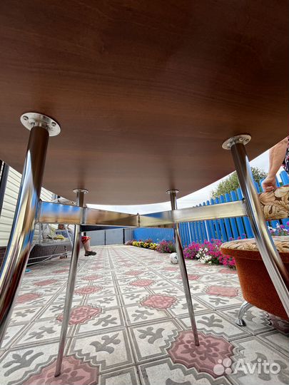 Стол кухонный овальный