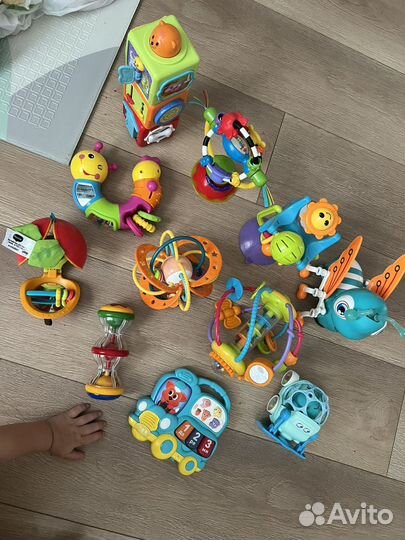 Развивающие игрушки для малышей пакетом