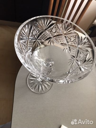 Большая хрустальная ваза для цветов