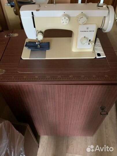 Швейная машинка чайка 142м