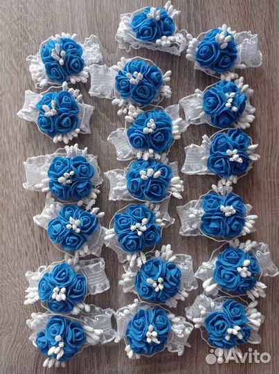 Галстук-бабочка, бутоньерка на руку, пояс