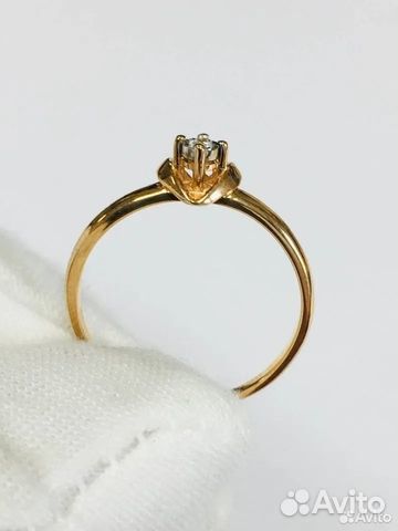 Кольцо с природным камнем Золото