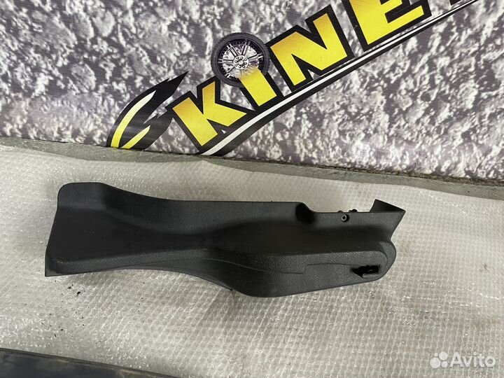 Кронштейн полки багажника Renault Laguna 2 Лагуна