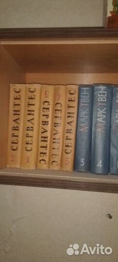 Книги библиотека около 2000шт