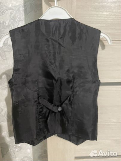 Жилетка доя мальчика 2 штуки размер 128